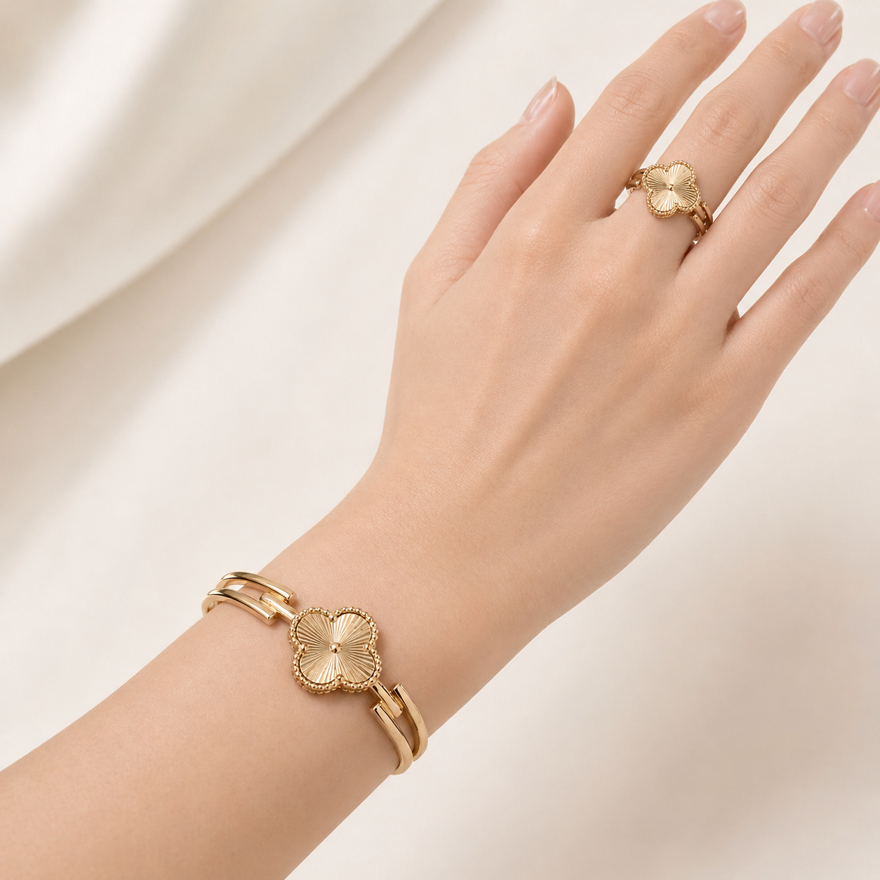 Clover Radiance Bracelet &amp; Ring Set