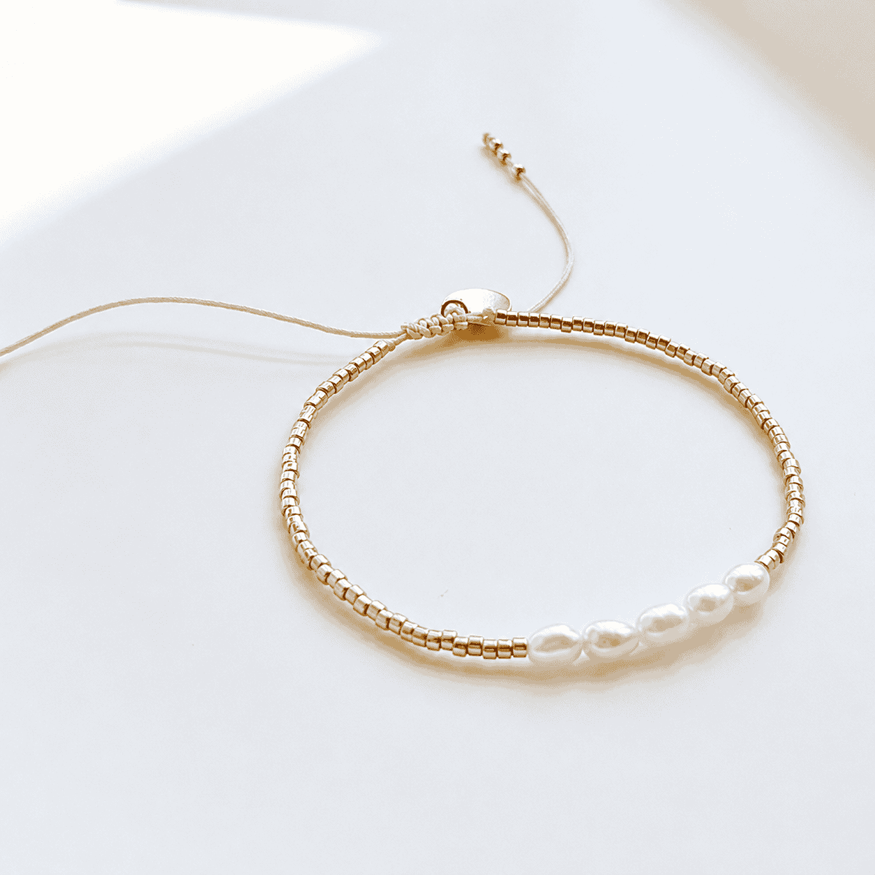 Aurora Minimal Pearl Bracelet
