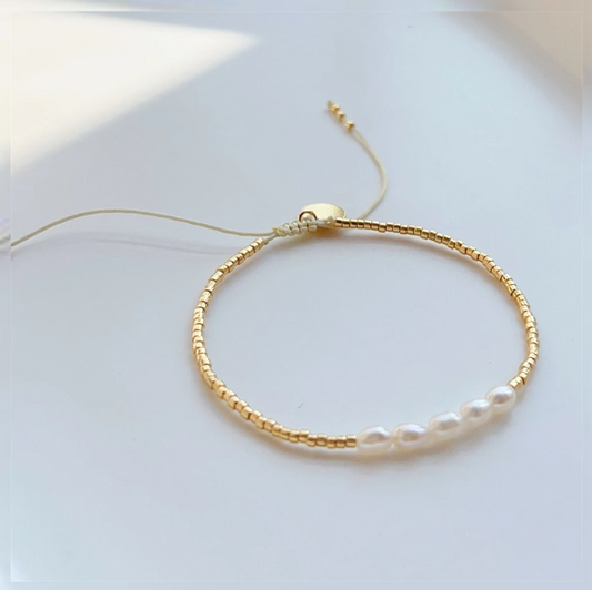 Aurora Minimal Pearl Bracelet